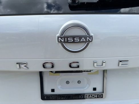 Used 2023 Nissan Rogue SV FWD image 10