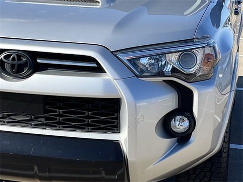 Used 2020 Toyota 4Runner Venture image 9