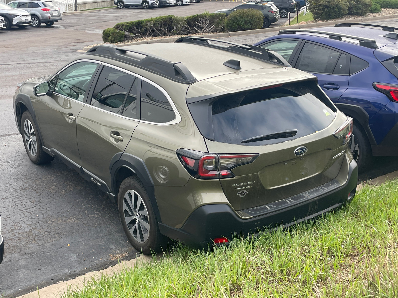 Used 2024 Subaru Outback Premium AWD/4WD image 3