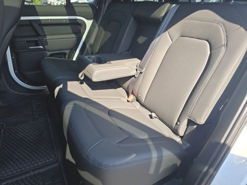 Used 2025 Land Rover Defender 110 X-Dynamic SE image 25