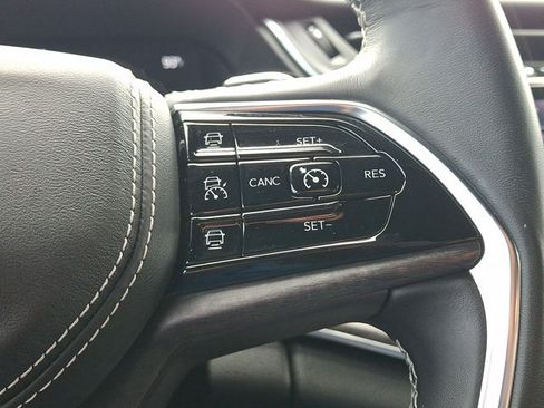 Used 2021 Jeep Grand Cherokee L Overland w/ Luxury Tech Group IV AWD/4WD image 19