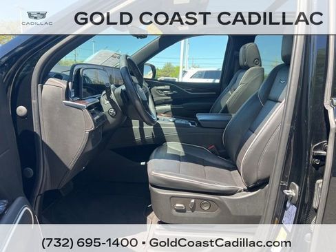 Used 2022 Cadillac Escalade Premium Luxury AWD/4WD image 18