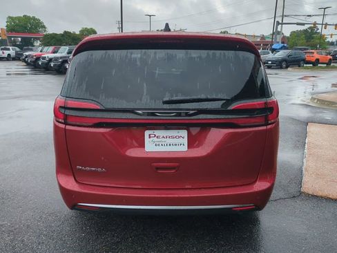 New 2027 Chrysler Pacifica Select FWD image 5