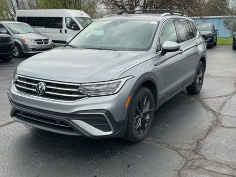 Used 2024 Volkswagen Tiguan SE FWD image 10