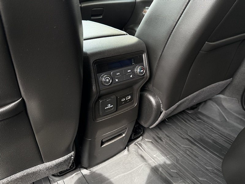 Used 2023 GMC Acadia Denali w/ Denali Technology Package AWD/4WD image 24