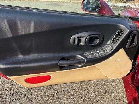 Used 2004 Chevrolet Corvette Coupe w/ Roof Package image 12