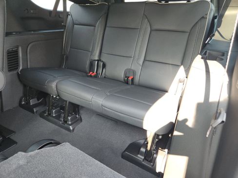 New 2026 Chevrolet Suburban Premier image 8