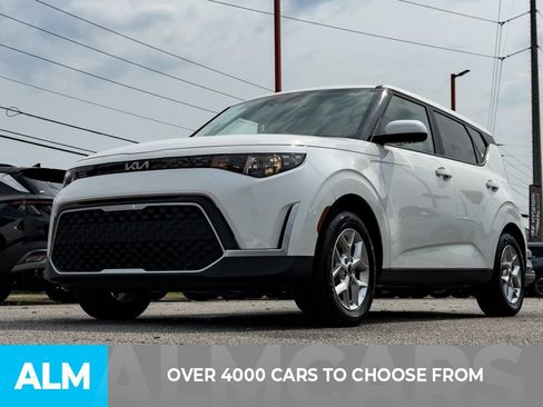 Used 2025 Kia Soul LX w/ LX Technology Package FWD image 2