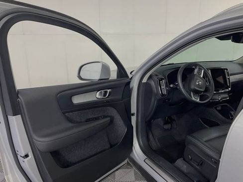 Certified 2025 Volvo XC40 B5 Core AWD/4WD image 21