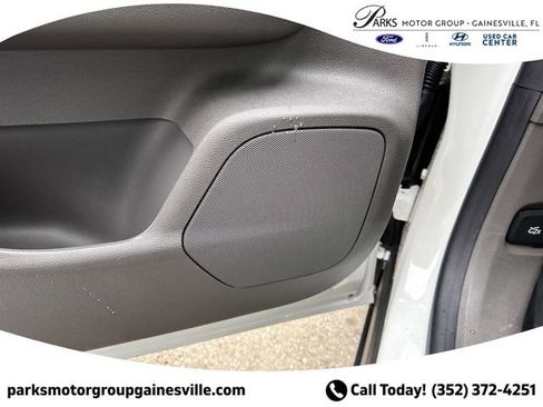 New 2024 Lincoln Corsair Reserve w/ Equipment Group 202A FWD image 17