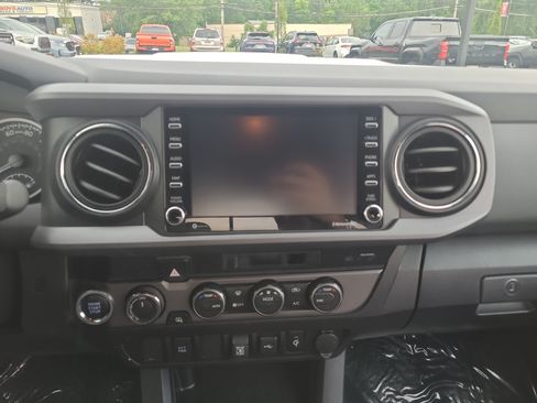 Certified 2023 Toyota Tacoma TRD Sport AWD/4WD image 19