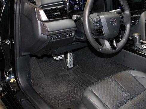 Used 2025 Toyota Camry XSE FWD image 46