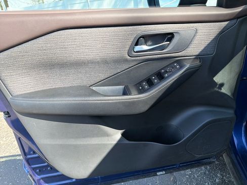 Used 2023 Nissan Rogue SV FWD image 12