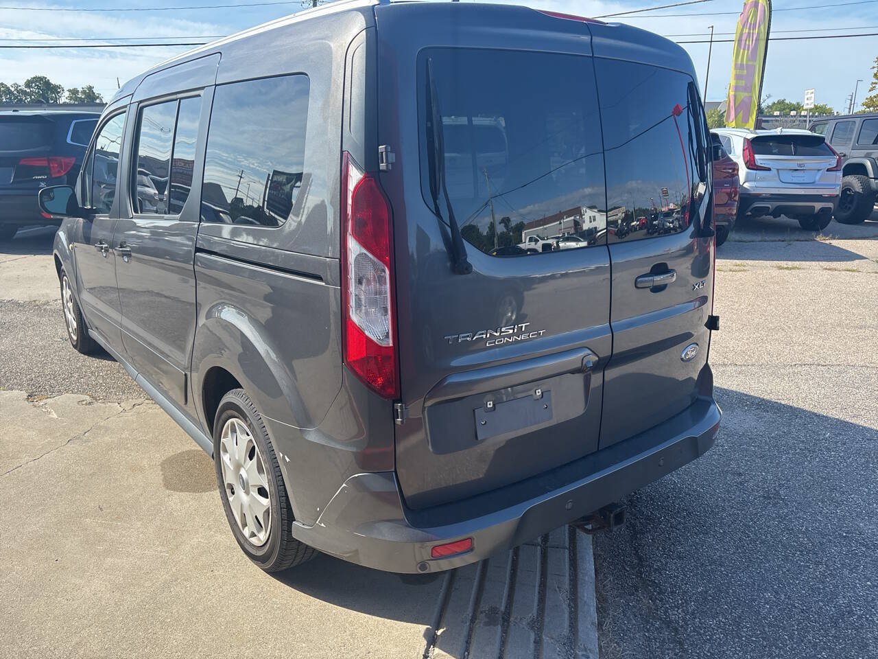 Used 2016 Ford Transit Connect XLT FWD image 5