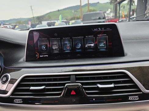 Used 2016 BMW 740i image 18