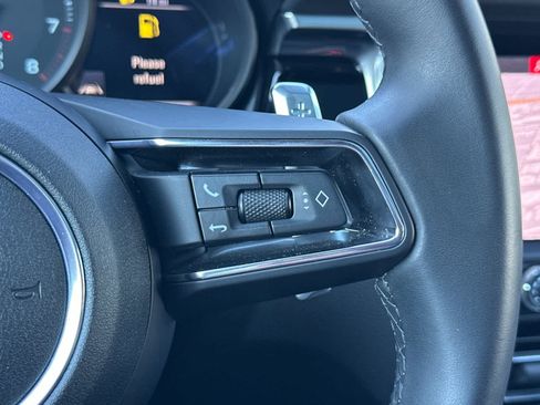 Certified 2025 Porsche Macan AWD/4WD image 27