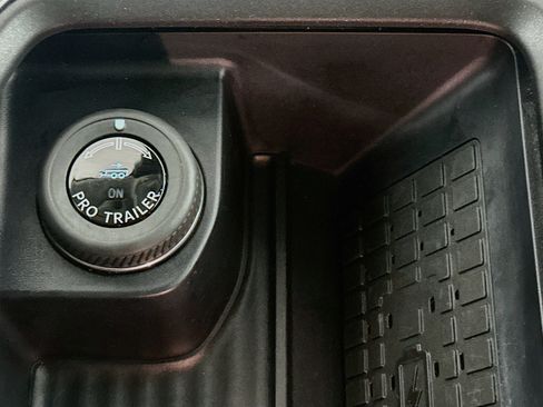 Used 2025 Ford Expedition Active AWD/4WD image 26