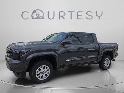 Certified 2025 Toyota Tacoma SR5 AWD/4WD image 1