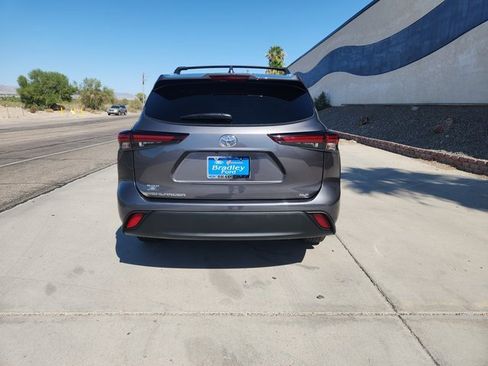 Used 2025 Toyota Highlander XLE image 6