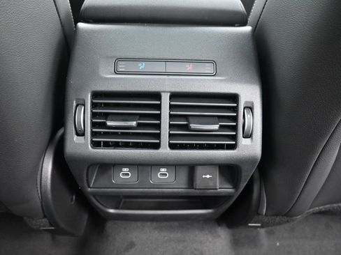 Used 2025 Land Rover Discovery Sport Dynamic SE image 17