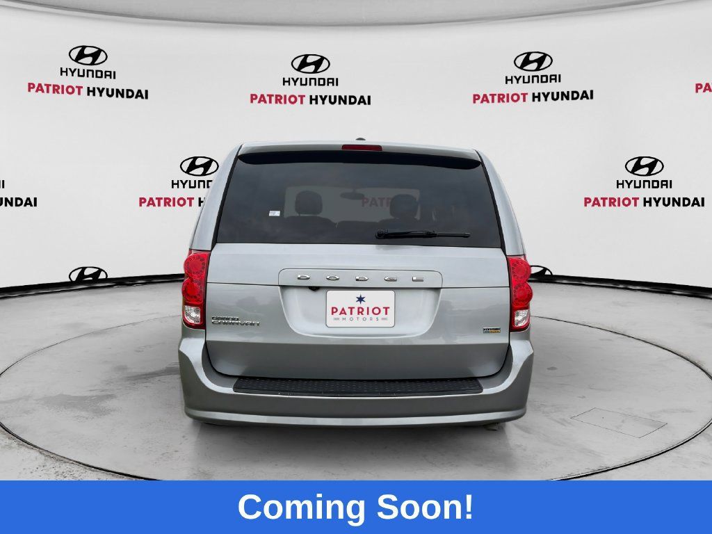 Used 2018 Dodge Grand Caravan SE FWD image 4