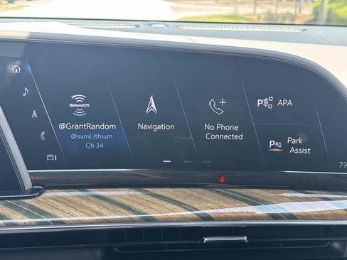 Used 2021 Cadillac Escalade Premium Luxury Platinum AWD/4WD image 28