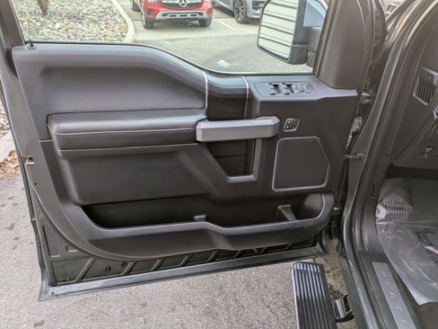 Used 2019 Ford F150 Platinum w/ Equipment Group 701A Luxury image 13