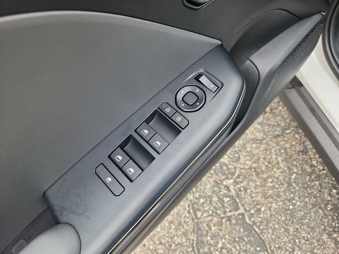 New 2025 Kia K4 LX image 16