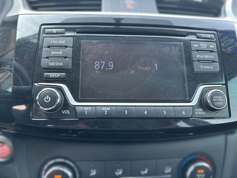 Used 2017 Nissan Sentra SV FWD image 17