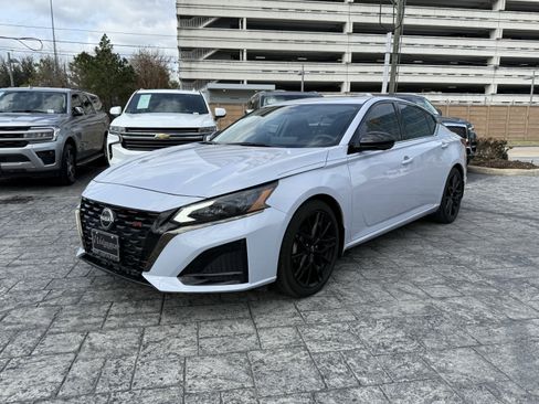 Used 2024 Nissan Altima 2.0 SR image 3