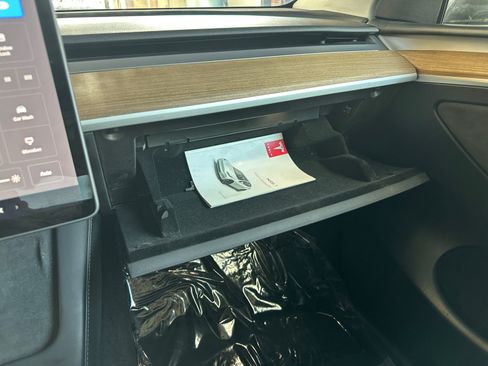 Used 2024 Tesla Model Y 2WD image 22