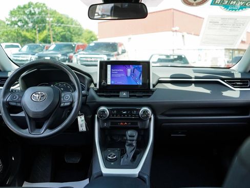 Used 2023 Toyota RAV4 LE AWD/4WD image 9