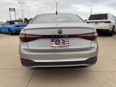 Used 2025 Volkswagen Jetta Sport image 5