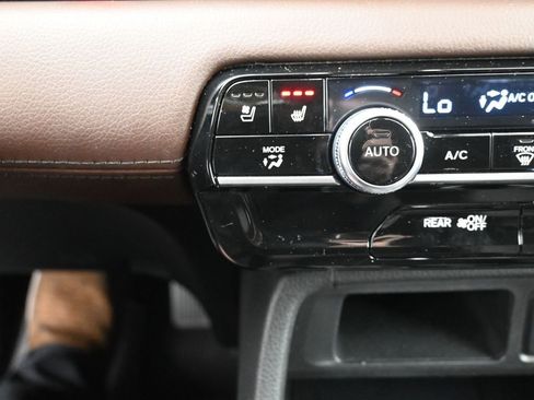 Used 2023 Honda Pilot Elite image 16