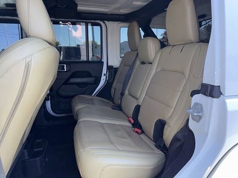 Used 2019 Jeep Wrangler Unlimited Sahara AWD/4WD image 5