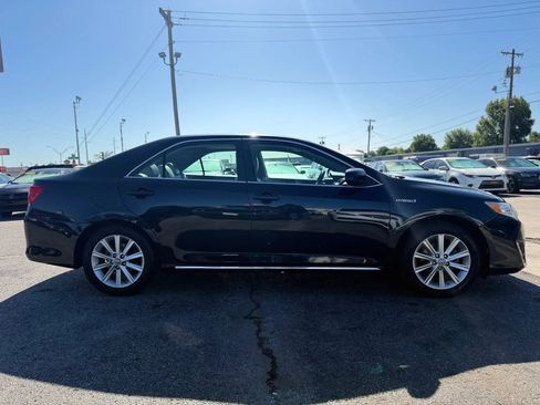 Used 2012 Toyota Camry XLE w/ Leather Pkg FWD image 3