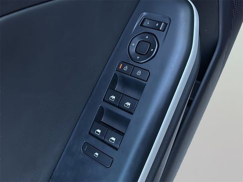 Used 2025 Kia K4 GT-Line w/ GT-Line Premium Package image 9