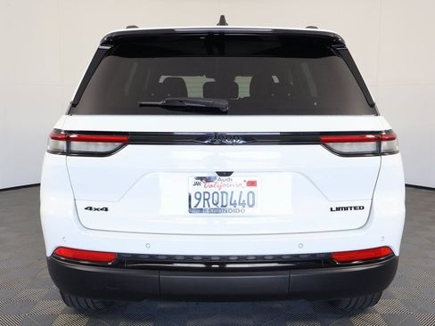 Used 2025 Jeep Grand Cherokee Limited w/ Black Appearance Package AWD/4WD image 5