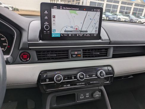 Certified 2024 Honda Pilot Touring image 18