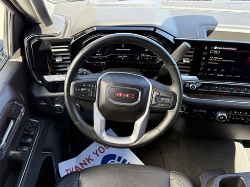 Used 2025 GMC Sierra 1500 SLT image 12