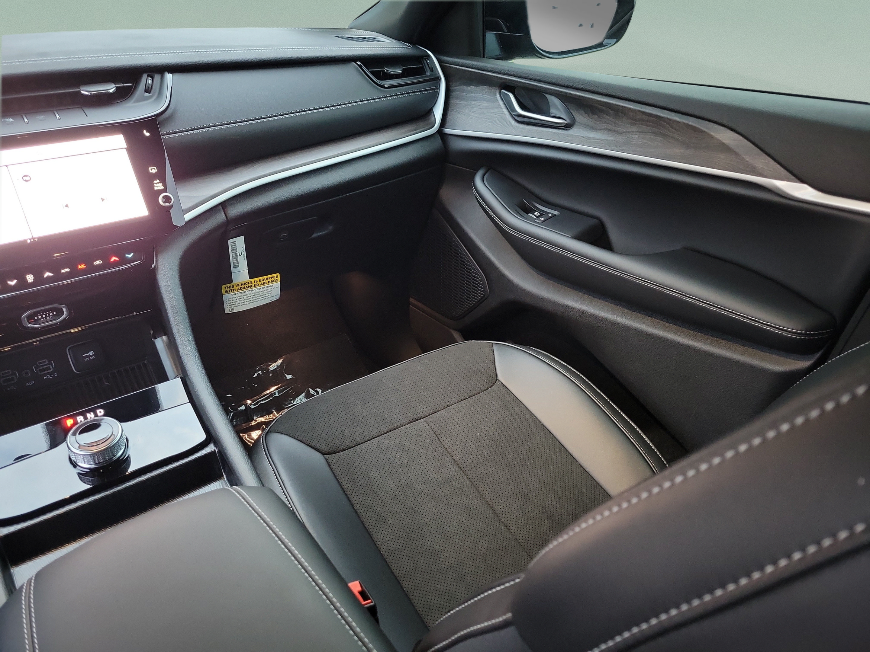 New 2027 Jeep Grand Cherokee Altitude RWD image 10