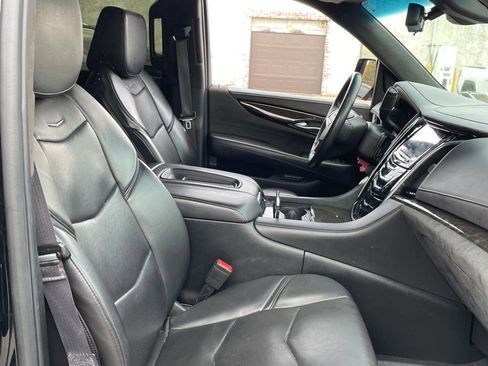 Used 2017 Cadillac Escalade Platinum image 7
