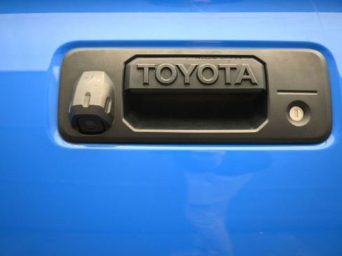 Used 2021 Toyota Tacoma TRD Off-Road image 14