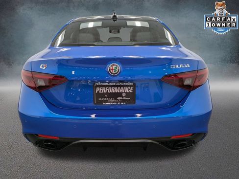 Used 2023 Alfa Romeo Giulia Veloce AWD/4WD image 5