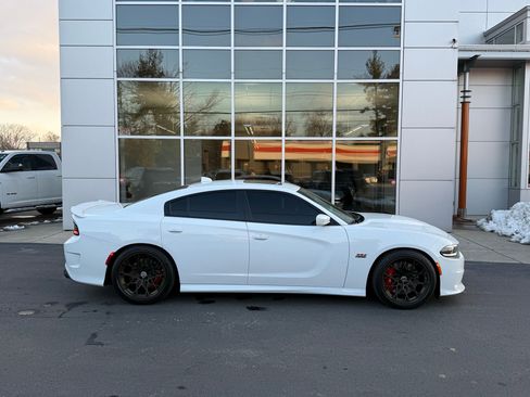 Used 2016 Dodge Charger SRT w/ Harman/Kardon Audio Group image 5