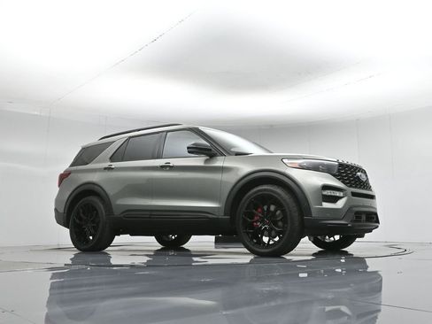 Used 2020 Ford Explorer ST w/ ST Street Pack image 3