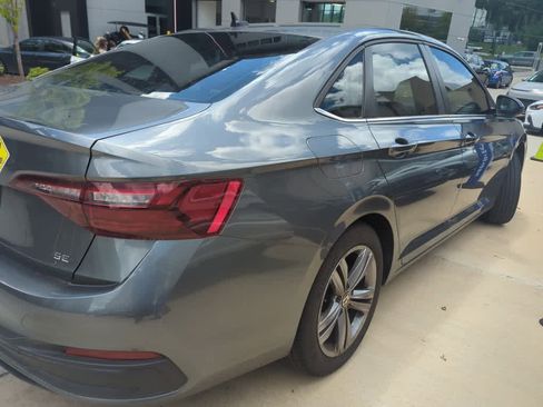 Used 2023 Volkswagen Jetta SE FWD image 4