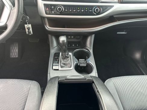 Certified 2019 Toyota Highlander LE image 26