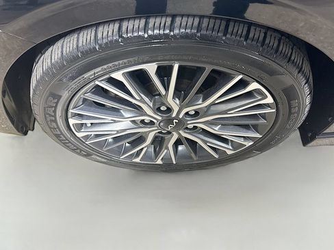 Used 2023 Kia Forte GT-Line w/ GT-Line Premium Package FWD image 9