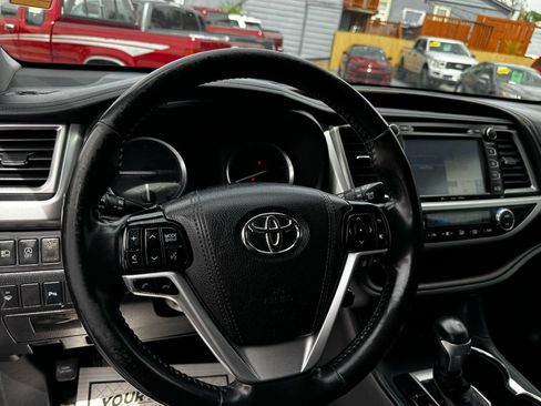 Used 2019 Toyota Highlander Limited AWD/4WD image 36